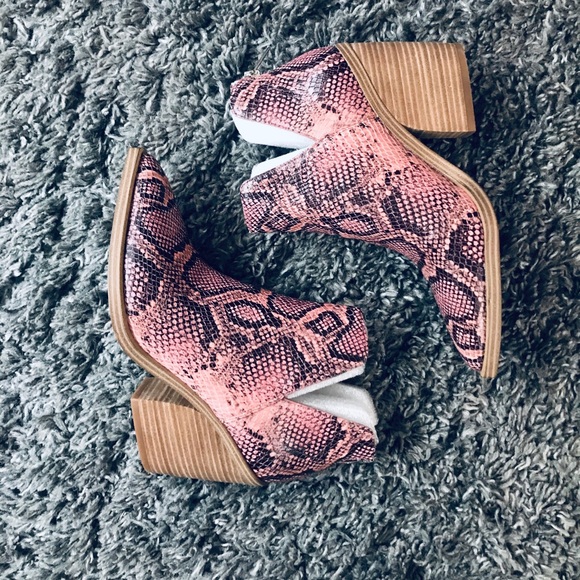 Vince Camuto Gigietta Snake Skin Bootie - Picture 6 of 6